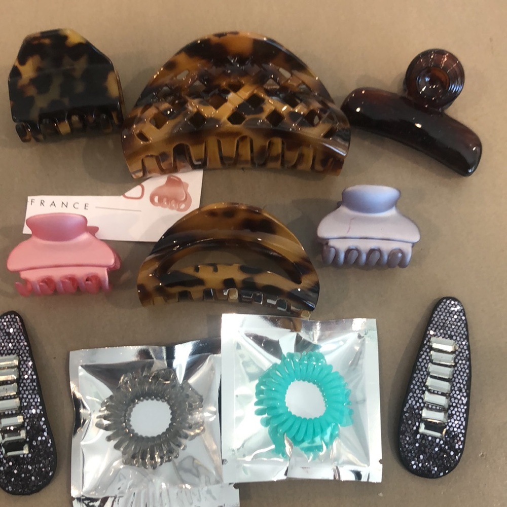 Made in France Hair Accessories Set.
Except the plastic hair ties